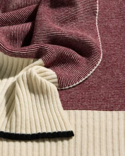 Plaids><noscript><img width=