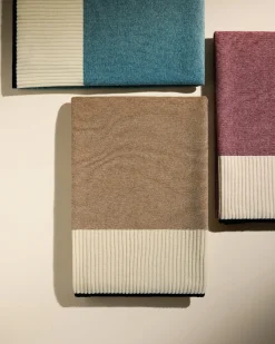 Plaids><noscript><img width=